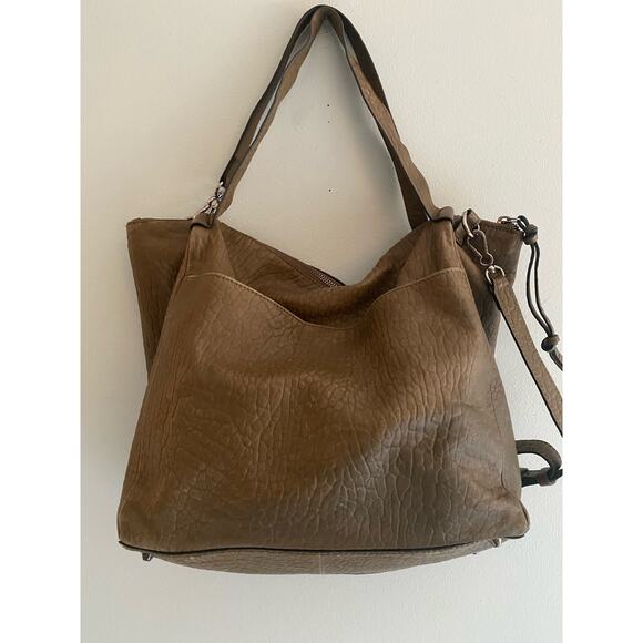 Vincent Camuto Arlow Pebbled Leather Ctossbody Handbag - Picture 1 of 9